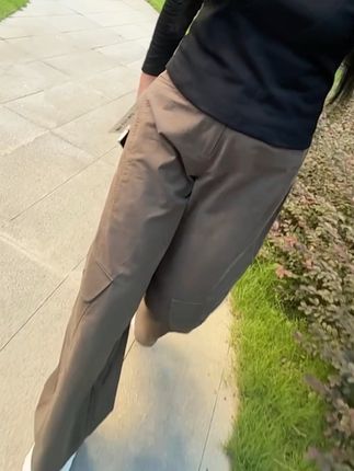 若无执念在心头 人生何处不清欢 人若没有执念 没有放不下的人和事就没有什么不快乐的很多时候我们内心的,焦虑无奈 遗憾 都源自于 我们太过于执着 正所谓~ 一念放下 万般自在!#高级感显瘦牛仔工装裤#穿搭#早秋穿搭#时尚潮流工装裤#显瘦显高显腿长