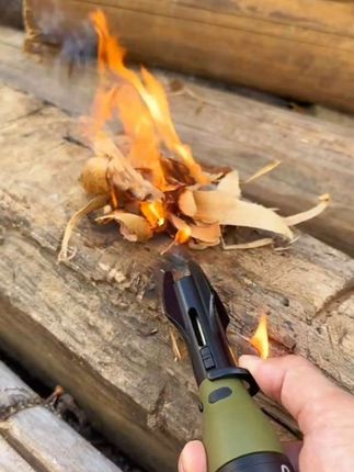 这个就厉害了#点火器 #烧烤点火神器 #便捷式点火器 #户外露营 #防风点火器