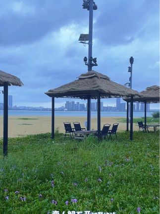 有些藏在心底的情绪,是海风吹不散、海浪卷不走、海水藏不住的。#随拍#心情#海岸风景