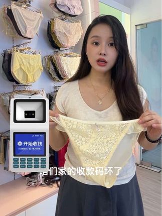 别羡慕我是“女老板”,我只是个不敢歇的制衣人凌晨盯裁片、中午啃冷饭、晚上算库存,手上的茧比订单还厚。客户压价不敢说不,怕厂里姐妹没活干;看着尾货堆成山,夜里能醒好几回。制衣人的难,缝纫机转着转着就懂了。#制衣厂女老板的日常 #服装人的心酸