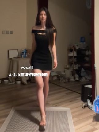 小黑裙果然又辣又显身材!!#辣妹穿搭 #御姐#纯欲天花板 #是来自黑色系御姐穿搭的高级感 #拽姐穿搭