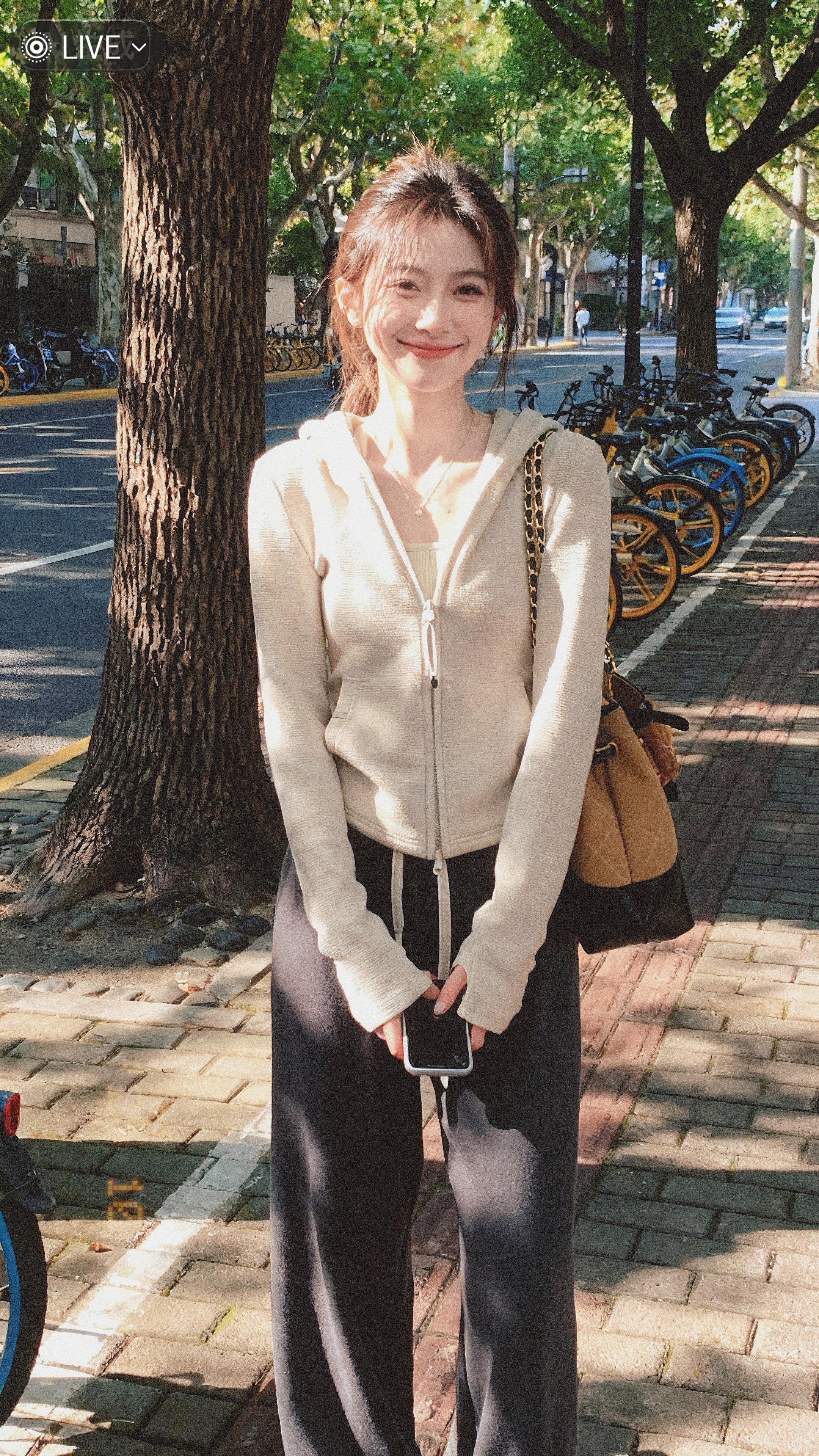 小个子穿搭。#轻松摆脱路人感的韩系穿搭 #早秋姐感气质穿搭#早秋各式各样的平价上衣分享 #小个子女生秋冬就这样穿 #套装显瘦穿搭