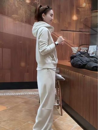 #春秋穿搭 #运动套装穿搭 #松弛感穿搭 #休闲显瘦套装 #气质穿搭