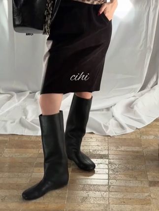 感觉上很韩很韩的穿搭~差的就是一双靴子#早秋冷冽又随性的气质穿搭 #早秋穿搭三分钟出门不是梦 #被秋日氛围感穿搭拿捏了 #长筒靴 #靴子控
