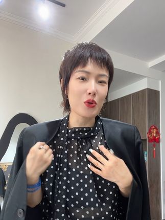 巨好看的飘带上衣,前后两穿,秋天也可以做内搭#高级穿搭 #气质范