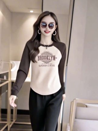 #穿岀青春活力 #休闲减龄穿搭 #春秋穿搭 #百搭上衣 #小个子穿搭