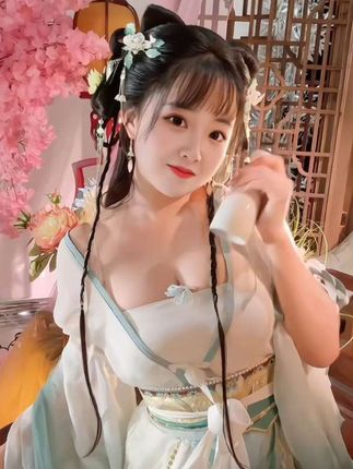 #秋日户外就穿琥珀系#让细节控狂喜的早秋氛围妆#秋天第一杯琥珀流光#这个秋天被琥珀系治愈了