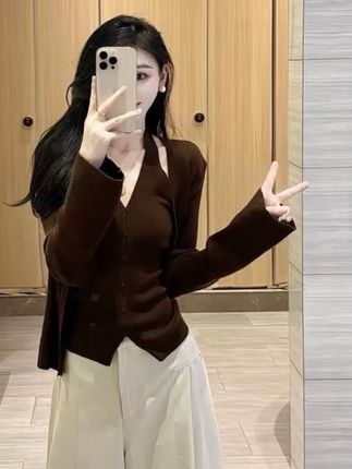 慵懒风针织套装 慵懒风长袖开衫针织衫上衣套装女秋季V领挂脖吊带背心外套两件套#慵懒风 #今日穿搭 #针织衫 #高级感穿搭 #吊带背心