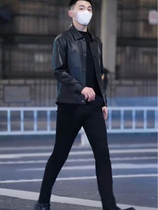 男士修身弹力小脚休闲裤,穿出你的型男魅力 帅哥们,来看看这款男士修身小脚休闲西裤,性价比简直爆表,面料触感超级好,舒适柔软,亲肤透气,无论是日常通勤,休闲约会这款裤子都能让你轻松驾驭,展现出独特的帅气,上衣随意搭配,都能散发出型男的魅力#春秋新款 #男装裤子 #显高显瘦显腿长 #男士休闲裤 #小脚裤