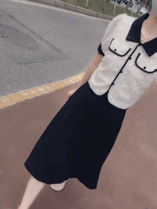 人到一定年龄就会发现,需要的不是轰轰烈烈的爱情,而是一一个不会离开你的人。哪有什么天生般配的两个人,不过是一个懂得包容和迁就,另一个呢懂得适可而止罢了.......#气质套装#新款来了#美搭尽显#高级减龄#显瘦穿搭