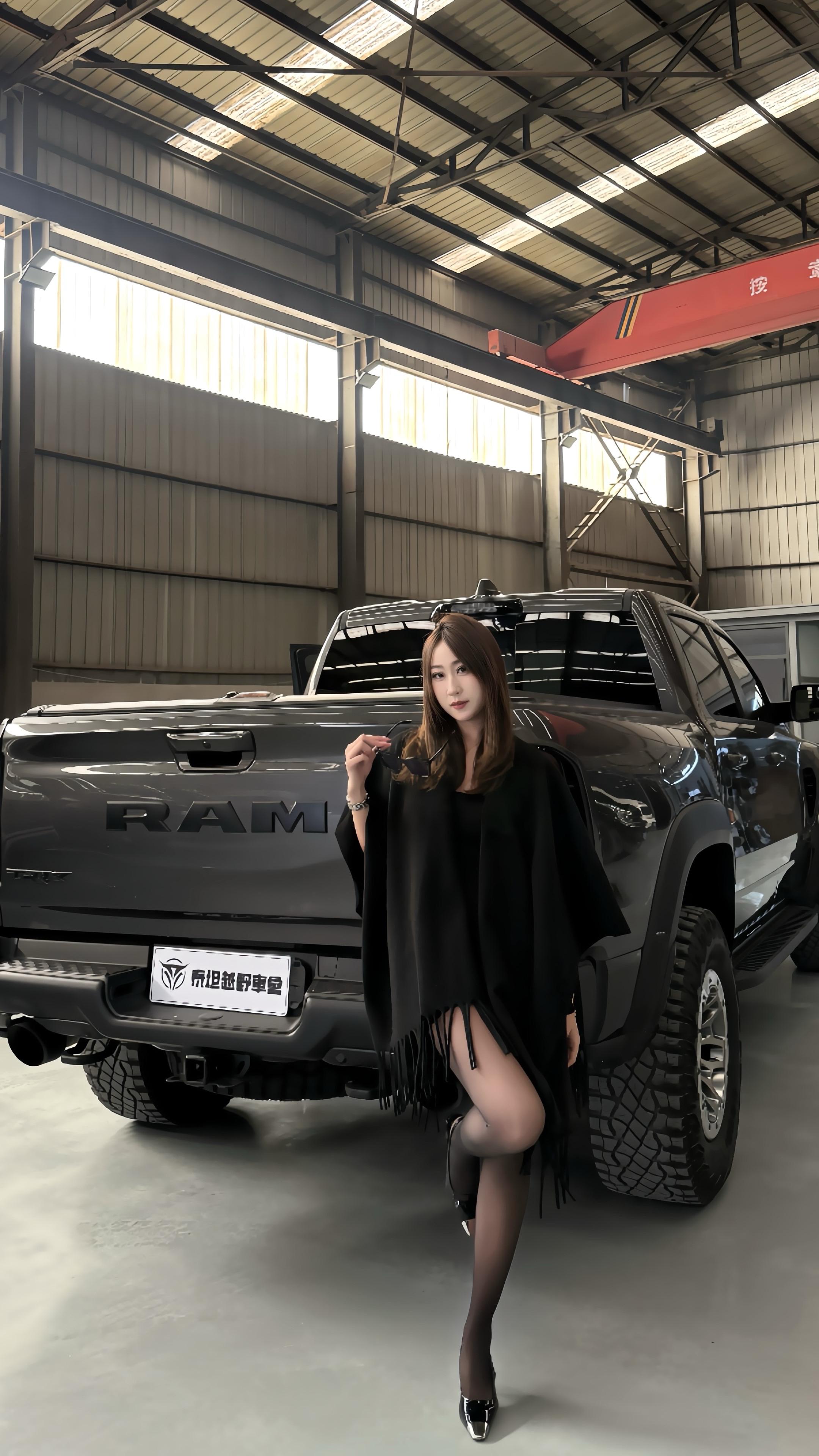 回家告诉你妈 说有个开霸王龙的女的要给你一个家#霸王龙 #创作灵感 #大玩具 #越野