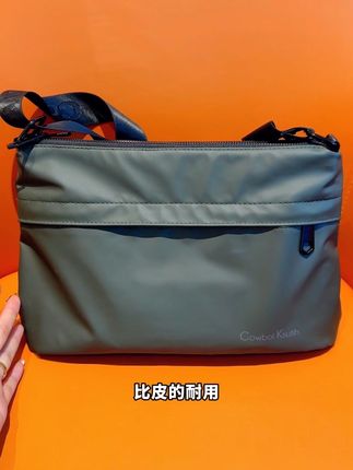 单肩斜挎都能背!品牌高端防泼水皮膜面料背包!防雨防污防磨耐刮!商务休闲出行必备!#单肩斜挎包 #简约大气 #商务休闲 #出行必备