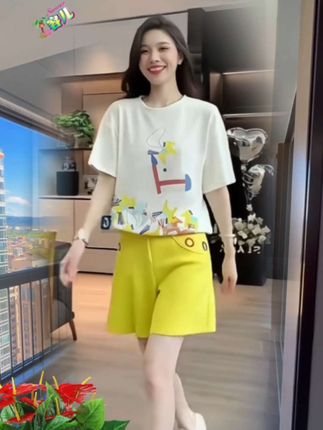 网红短裤炸街时尚显瘦宽松减龄风时尚休闲运动套装 #我要上热门 #夏季穿搭 #休闲舒适 #遮肉显瘦穿搭 #出游穿搭
