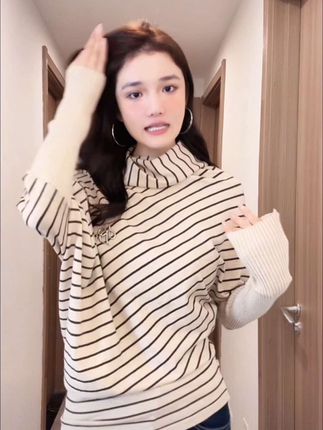 松弛感穿搭女早秋2025新款慵懒风复古条纹蝙蝠袖宽松高领针织上衣#谁穿谁好看 #面料柔软舒适 #慵懒风穿搭 #高级感穿搭 #显瘦穿搭