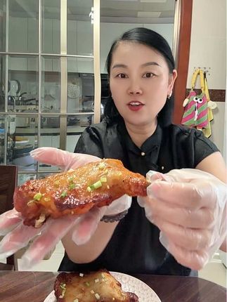 这个民和的手枪大鸡腿嘎嘎香,真的好好吃啊!#大鸡腿#烤鸡腿#妈呀太香了