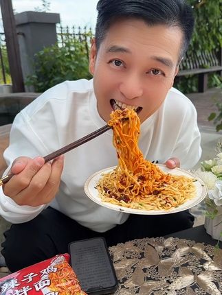 麻辣鲜香的辣子鸡拌面真的太绝了!吃过就知道他有多香了#妈啊太香了 #辣子鸡 #辣子鸡拌面 #嘎嘎好吃