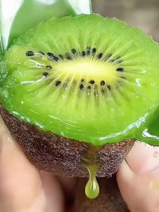 馋了没?徐香猕猴桃一口爆汁!甜到心里,直接炫一箱!#徐香猕猴桃 #应季新鲜水果  #现摘现发新鲜到家#猕猴桃 #优质农产品