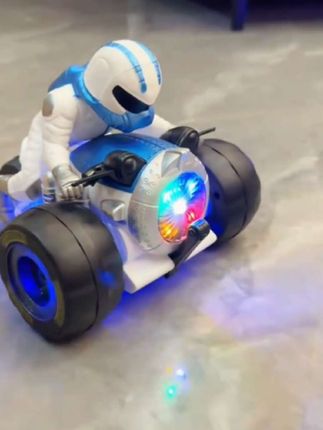 给宝宝准备的生日礼物就是这个特技旋转电动摩托车!它能跑还能转圈,非常有趣,宝宝很喜欢。有了这个玩具,孩子就不会一直玩手机了,还能增加亲子互动,真的太棒了!#电动特技摩托车玩具 #儿童玩具 #电动玩具 #新奇特玩具 #儿童电动特技摩托车