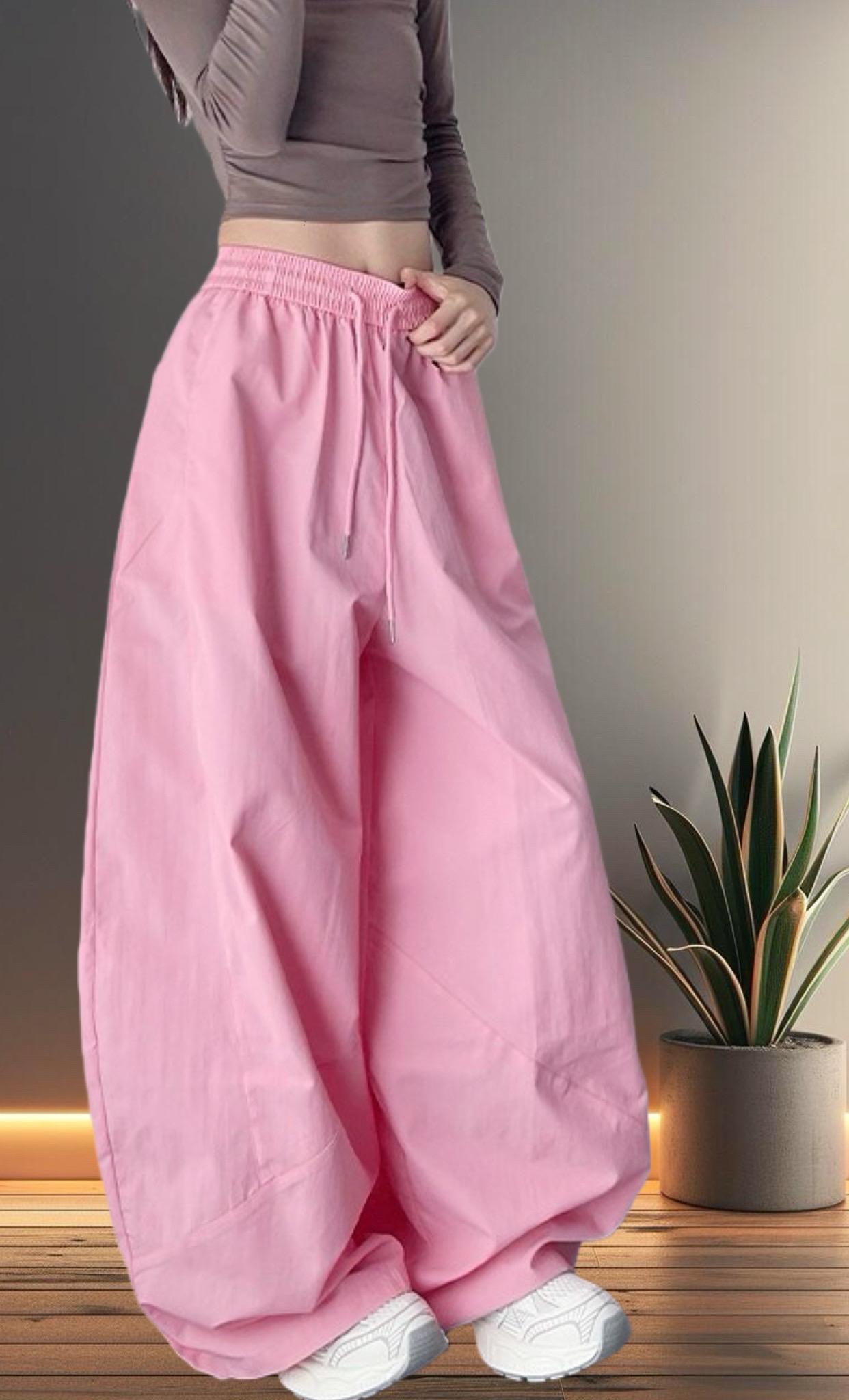 阔腿裤。强力怒推,太萨了姐妹们,人手必须给我搂起来!这个颜色全部都是咱家定制的,特别洋气的一个小颜色啊,自带高级感,而且嘎嘎显脸白,这个裤型绝了,姐妹们,这个料特别舒适,气质女生的最爱只有你!自己上身了才知道他有多显瘦,他有多显腿长,贼洋气啊,裤型超赞了,你们巨显瘦。哎呦我的天呐,秒变大长腿啊!#时尚简约#洋气减龄 #休闲百搭#显高显瘦显腿长 #谁穿谁好看系列