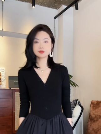 #优雅气质 #每日分享 法式赫本风显瘦收腰连衣裙女装复古拼接长袖长裙