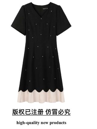 奢姿大码女装,气质V领百褶连衣裙,胖妹妹钉珠设计时尚连衣裙#大码女装#奢姿大码女装#气质连衣裙 #遮肚子藏肉显瘦连衣裙