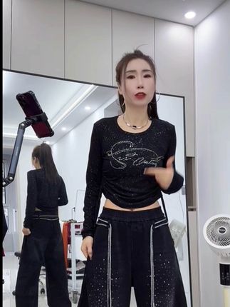 #好物推荐🔥 纤瑞雪539款修身莫代尔棉洒银长袖#辣妹穿搭 #谁穿谁好看 #面料柔软舒适 #显瘦穿搭