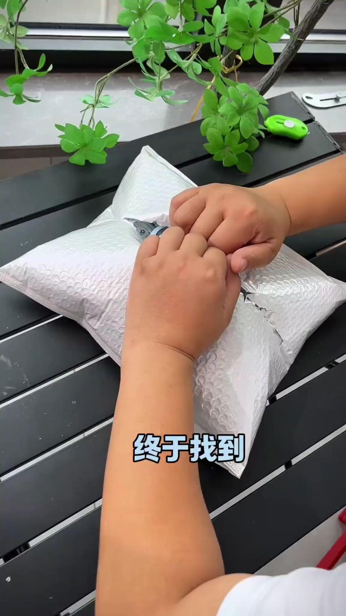 可以无痕修改的#隐形修正带 带芯是护眼米黄色,和纸张底色相似,保持书面整洁#文具推荐#开学季