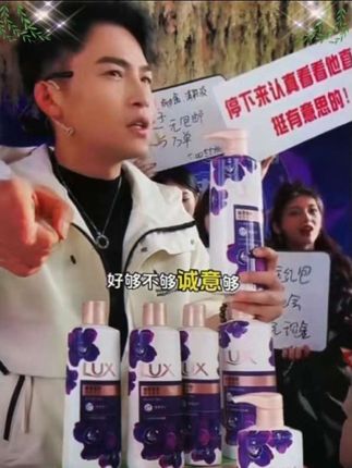衣哥推荐力士沐浴露,幽莲魅肤持久留香,洗完被子都是香香的#洗护好物 #沐浴露 #力士沐浴露 #香氛沐浴露 #衣哥