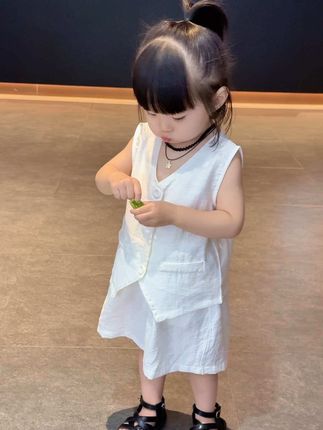 干净又清爽的小套装 料子软糯糯的,版型超正 上身太好看啦! #生女儿就要这样穿 #萌娃穿搭 #女宝穿搭 #生女儿就是用来打扮的 #夏季穿搭
