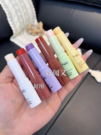 虾青素润唇膏也卷来啦!这下再也不用撕嘴皮了!已经被懂事的好朋友给安排上了#美妆 #平价彩妆 #女生必备 #护唇 #提升幸福感好物
