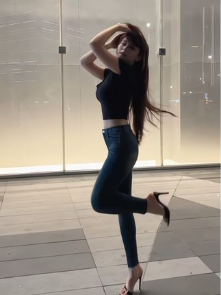 她路过 风都是木调香味#女人味#天生媚骨#FEM楊楊
