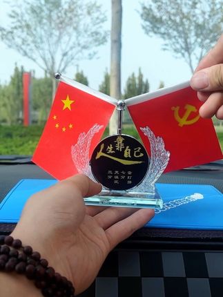 ^_^如果信仰有颜色那就是中国红。#五星红旗迎风飘扬 #红旗摆件 #车载摆件 #好物推荐