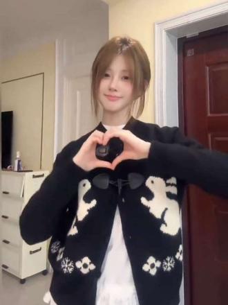 #适合女神的礼物 #一件可心的外套毛衣#百搭系列# #一件可心的外套毛衣