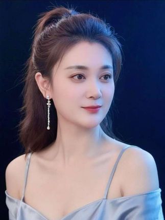 上船不思岸上人,下船不提船上事。 近况不需旧人知,过往不与新人讲。 旧人若是诚心人,怎会不知你近况。 新人若是真心人,知你过往又何妨。 #过往不念余生不扰 #过往终究是过往
