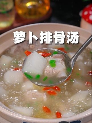 秋天天气干燥,一定多做做几次这个四神排骨汤,老人小孩都非常的适合,汤鲜味美又营养,做法还简单,你也快给家里人做一碗吧~~