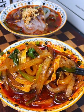 百吃不腻的天水麻辣手擀粉,自带料包,香辣过瘾!#麻辣烫 #手擀粉 #速食 #懒人美食
