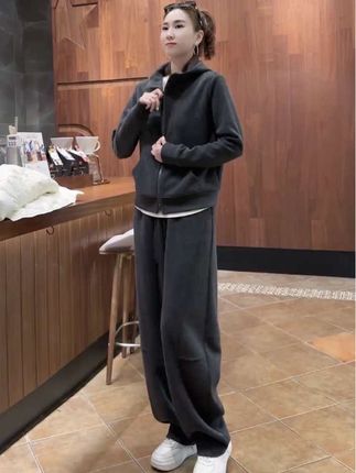 早秋新款慵懒风休闲运动套装#休闲减龄穿搭 #早秋松弛感穿搭 #减龄显瘦穿搭 #时尚休闲穿搭#通勤搭配