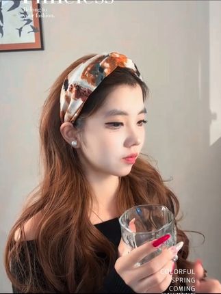 #࿆时尚潮流穿搭 枫眠枕秋~复古油画扎染发箍女2025新款气质交叉高颅顶头箍盘发器#欧美时尚饰品 #发箍这样戴好美 @巨量千川