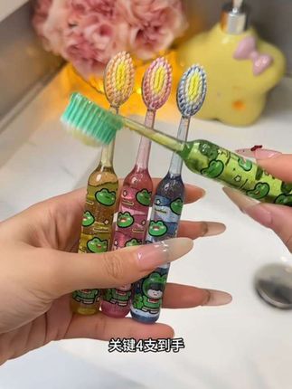 这款萌趣可爱卡通的儿童凸面牙刷,孩子喜欢的不得了,清洁也非常到位#牙刷