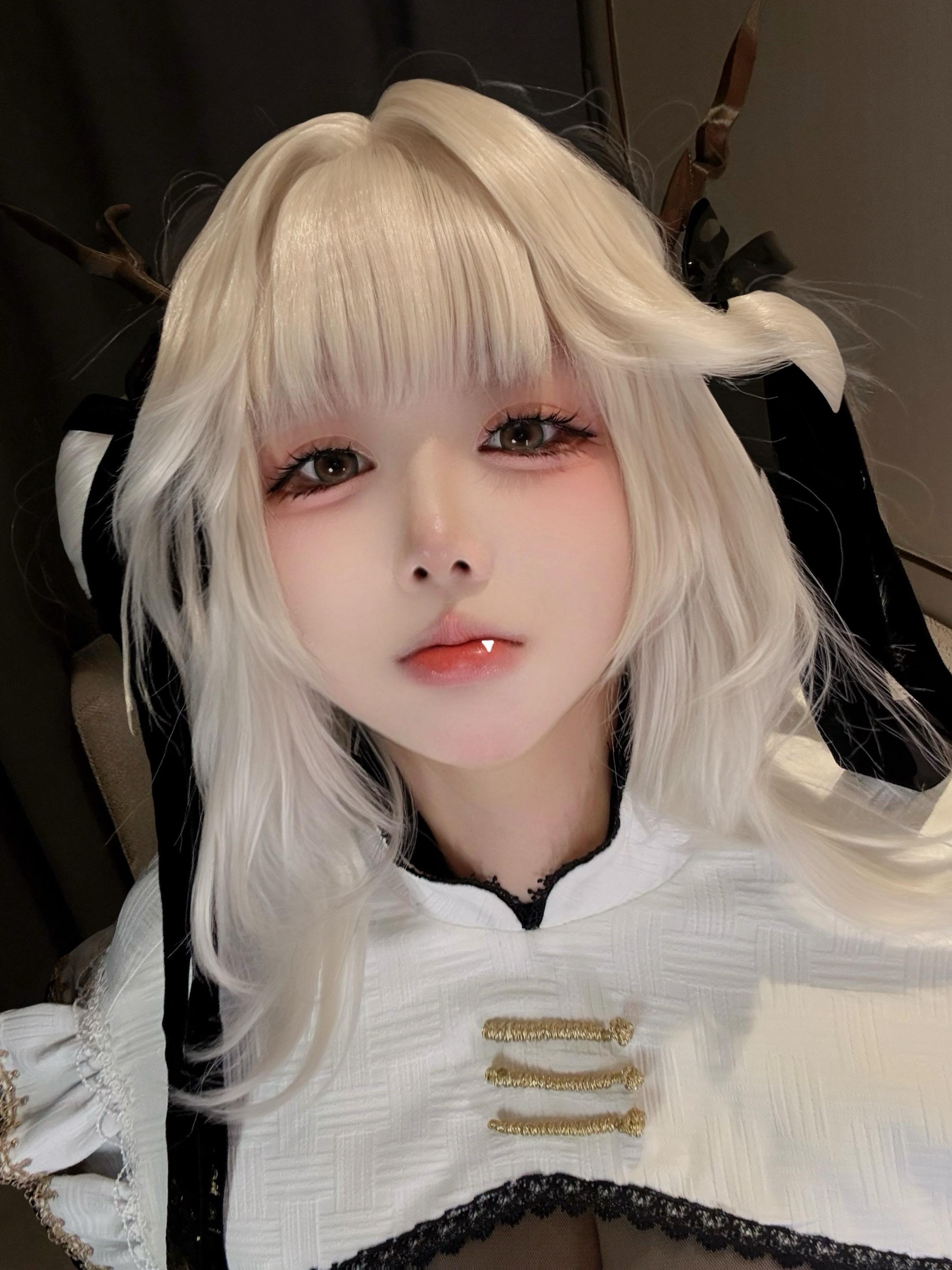 你跟她玩吧 反正我只是一个喜欢跟你说绝交的小学生৹˃̵﹏˂̵৹#白毛