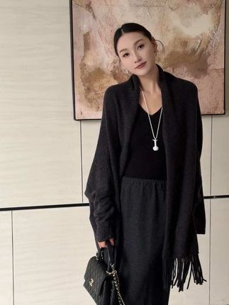 “不再被任何标准框住,找到自己喜欢的频率,做自己人生的主角,不再追逐别人节奏”#穿出高级感 #极简主义 #慵懒风穿搭 #时髦穿搭 #优雅知性