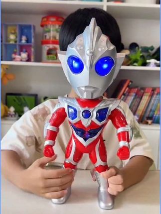 #创作灵感 哪个小朋友会拒绝这么酷的赛罗奥特曼呢!触摸带有灯光音效,还有早教故事音乐儿歌英语,可以边玩边学,宝宝爱不释手,走哪带哪!#奥特曼玩具#超大号奥特曼#儿童玩具