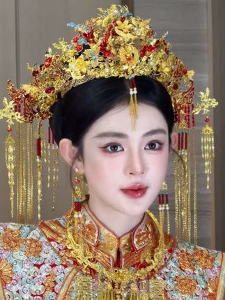 婚礼上超级惊艳中式凤冠#中式新娘造型 #凤冠 #新娘造型 #新娘 #新娘头饰