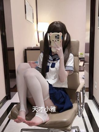 #水手服 #萝莉 #乖巧 #赤足 #双马尾