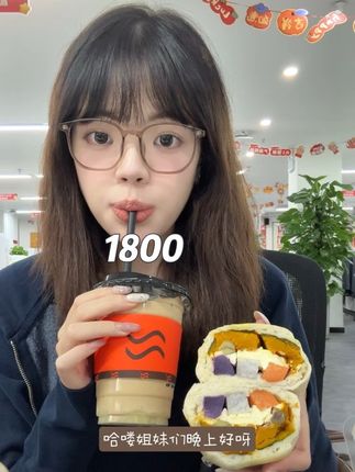 167/97一天吃森莫 我来啦 早:酒酿牛奶🥛蔓越莓乳酪球 谷物脆 午:香蕉拿铁 五谷丰登 羽衣甘蓝燕麦杯 晚:可爱面包🥯#vlog #小基数 #记录饮食 #好好吃饭 #一天吃什么