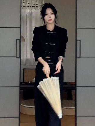 这套新中式国风套装,真的太美了!今年流行的复古新中式风格,穿上它仿佛穿越回古代宫廷,尽显东方女性的柔美与优雅。#优雅气质 #新中式穿搭 #新中式国风套装 #东方女性之美 #高级感穿搭