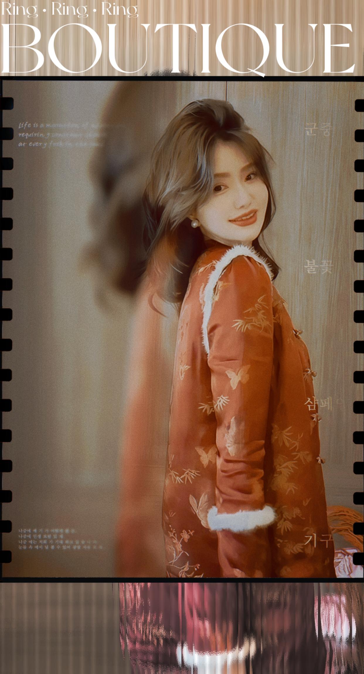 快冲姐妹们,一眼心动中式禅意旗袍套装来咯。宝子们,秋冬的浪漫,是新中式赋予的!穿上这袭中国风唐装禅意红色盘扣外套改良旗袍上衣套装,仿佛穿越千年,梦回华夏盛世。红色,热烈而深沉,似是岁月沉淀的诗篇;盘扣,精致而典雅,宛如古画中细腻的笔触。每一处剪裁,每一道褶皱,都诉说着东方女子的温婉与柔情,让我在这个秋冬,于繁华都市中,尽显古典优雅之美!喜欢的姐妹们千万不要错了,快冲!爱美的你,一定不要错过!#新中式穿搭#国风#新中式女装国风#东方美学#国风古韵