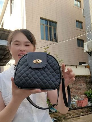 #创作灵感 #好物分享 #百搭包包 #斜挎包 #超便宜超划算