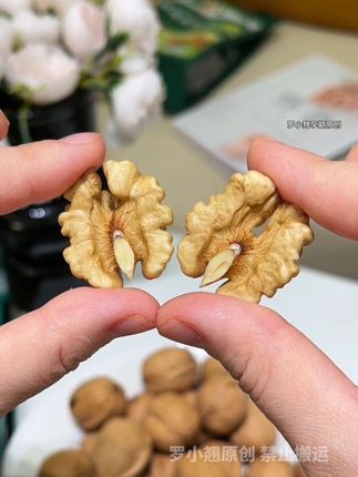 #怀孕 后一定要舍得吃坚果,特别是#核桃,大白告诉我丰富的dha对宝宝🧠特别好,好不容易找到这个新鲜酥脆的,就即便不爱吃核桃也能坚持