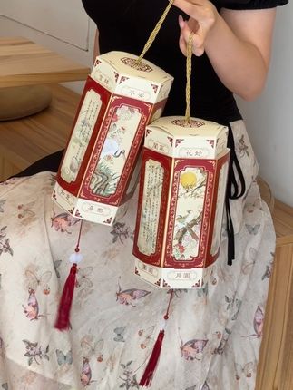 提着灯笼寻月来,打开盒子是团圆。 #月饼礼盒#中秋礼盒#月饼盒